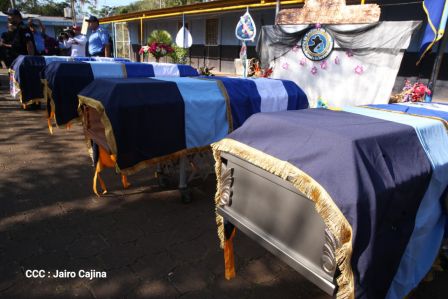¡Honor y Gloria a nuestros compañeros, honor y gloria a nuestra Policía Nacional!