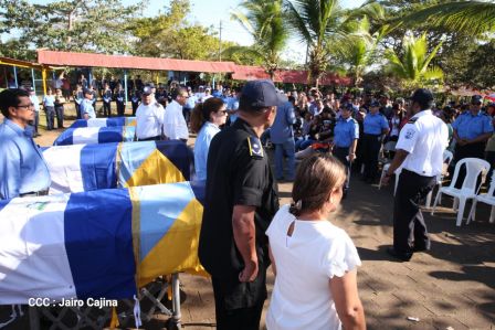 ¡Honor y Gloria a nuestros compañeros, honor y gloria a nuestra Policía Nacional!