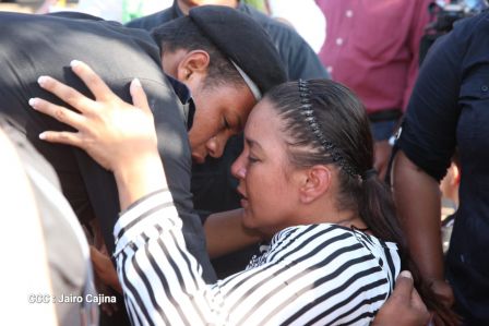 ¡Honor y Gloria a nuestros compañeros, honor y gloria a nuestra Policía Nacional!