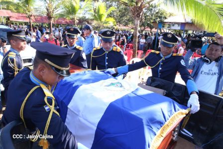 ¡Honor y Gloria a nuestros compañeros, honor y gloria a nuestra Policía Nacional!