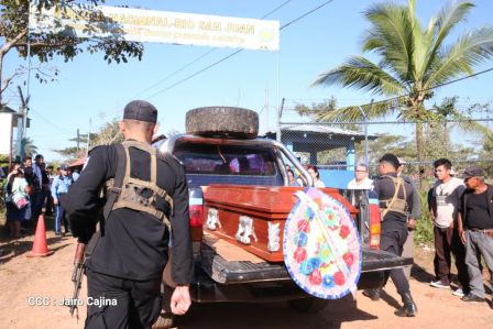 ¡Honor y Gloria a nuestros compañeros, honor y gloria a nuestra Policía Nacional!
