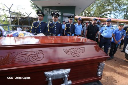¡Honor y Gloria a nuestros compañeros, honor y gloria a nuestra Policía Nacional!