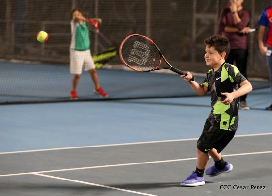 Inauguran modernas canchas de tenis en Managua