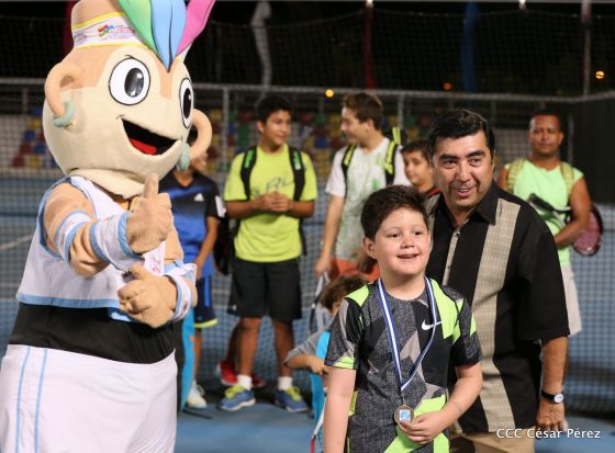 Inauguran modernas canchas de tenis en Managua
