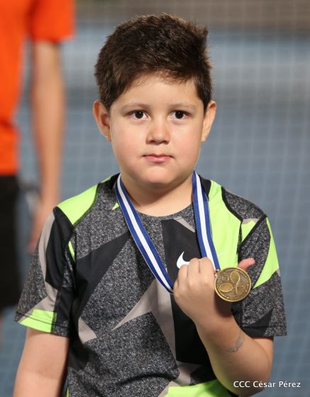 Inauguran modernas canchas de tenis en Managua