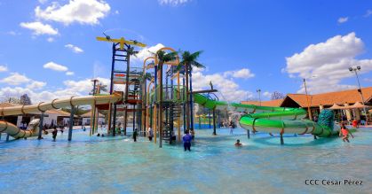 Parque acuático y Xiloá reciben a familias capitalinas en paz y alegría