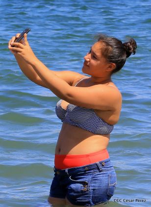 Parque acuático y Xiloá reciben a familias capitalinas en paz y alegría