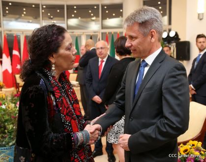 Embajadores presentan credenciales en una Nicaragua que quiere paz