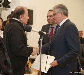 Embajadores presentan credenciales en una Nicaragua que quiere paz