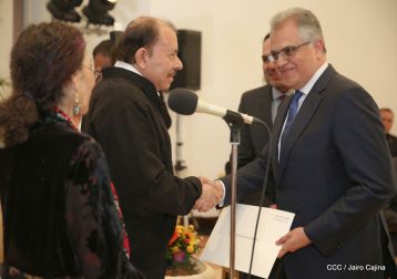 Embajadores presentan credenciales en una Nicaragua que quiere paz