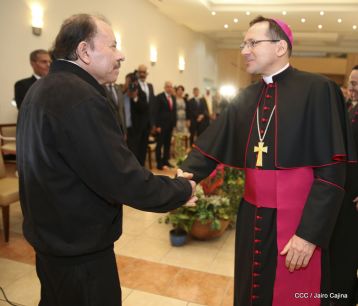 Embajadores presentan credenciales en una Nicaragua que quiere paz