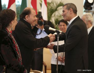 Embajadores presentan credenciales en una Nicaragua que quiere paz