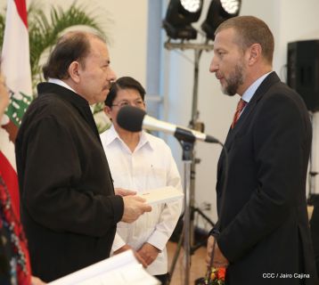 Embajadores presentan credenciales en una Nicaragua que quiere paz