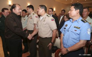 Daniel clausura IX Curso Anual en Defensa y Seguridad del Ejército