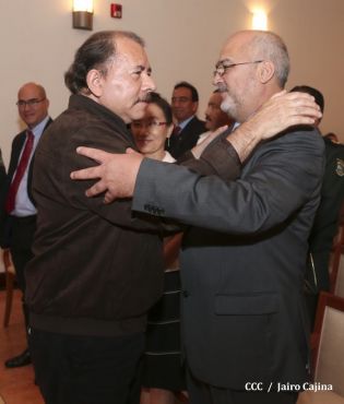 Daniel clausura IX Curso Anual en Defensa y Seguridad del Ejército