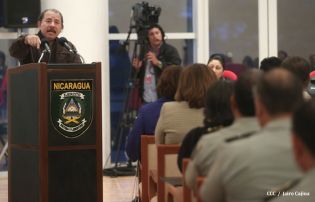 Daniel clausura IX Curso Anual en Defensa y Seguridad del Ejército