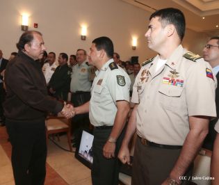 Daniel clausura IX Curso Anual en Defensa y Seguridad del Ejército