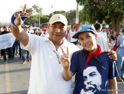 Comandante Eterno de la Patria Grande, el Hombre, el Ser Humano del Amor Gigante, Hugo Chávez Frías