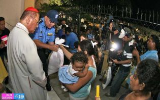 Familias acompañan al Cardenal Miguel en celebración de la Inmaculada Concepción de María