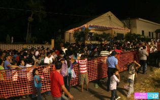 Familias acompañan al Cardenal Miguel en celebración de la Inmaculada Concepción de María