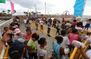 Miles asisten a la celebración de la Purísima Acuática