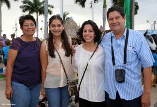 Miles asisten a la celebración de la Purísima Acuática