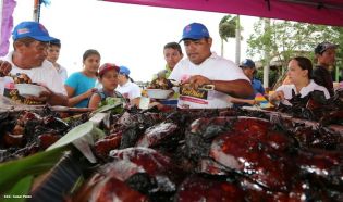 Miles asisten a la celebración de la Purísima Acuática
