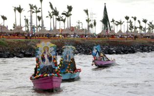 Miles asisten a la celebración de la Purísima Acuática