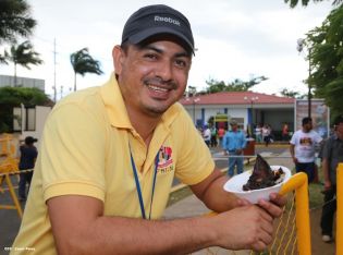 Miles asisten a la celebración de la Purísima Acuática