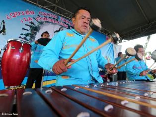 Miles asisten a la celebración de la Purísima Acuática