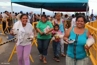 Miles asisten a la celebración de la Purísima Acuática