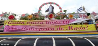 Miles asisten a la celebración de la Purísima Acuática