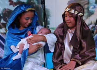 Miles asisten a la celebración de la Purísima Acuática