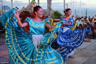 Miles asisten a la celebración de la Purísima Acuática