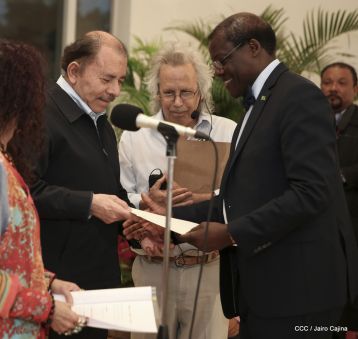 Presentación de Cartas Credenciales de 13 embajadores de países hermanos