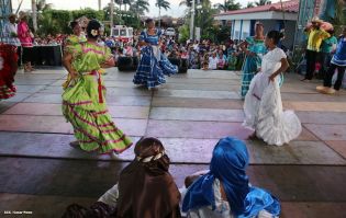 Miles asisten a la celebración de la Purísima Acuática