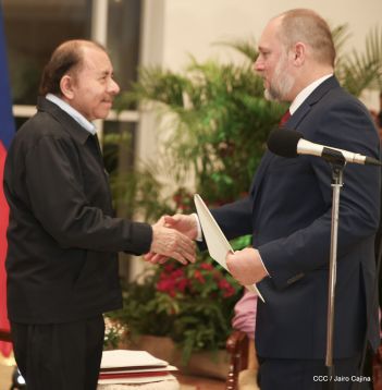 Presentación de Cartas Credenciales de 13 embajadores de países hermanos