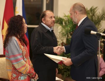 Presentación de Cartas Credenciales de 13 embajadores de países hermanos