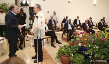 Presentación de Cartas Credenciales de 13 embajadores de países hermanos