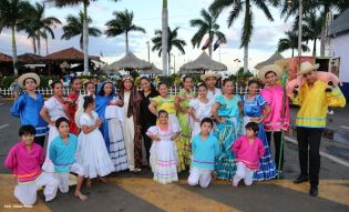 Miles asisten a la celebración de la Purísima Acuática