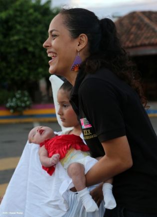 Miles asisten a la celebración de la Purísima Acuática