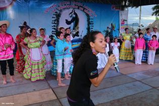 Miles asisten a la celebración de la Purísima Acuática