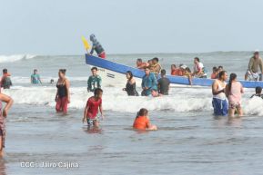Veraneantes disfrutan de las playas de Pochomil y Masachapa