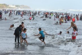 Veraneantes disfrutan de las playas de Pochomil y Masachapa