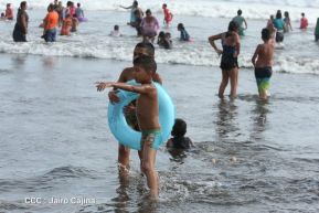 Veraneantes disfrutan de las playas de Pochomil y Masachapa