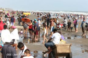 Veraneantes disfrutan de las playas de Pochomil y Masachapa