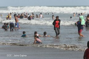 Veraneantes disfrutan de las playas de Pochomil y Masachapa
