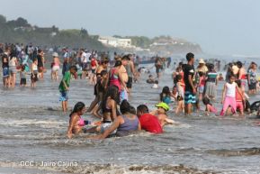 Veraneantes disfrutan de las playas de Pochomil y Masachapa
