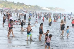 Veraneantes disfrutan de las playas de Pochomil y Masachapa