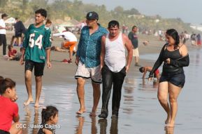 Veraneantes disfrutan de las playas de Pochomil y Masachapa